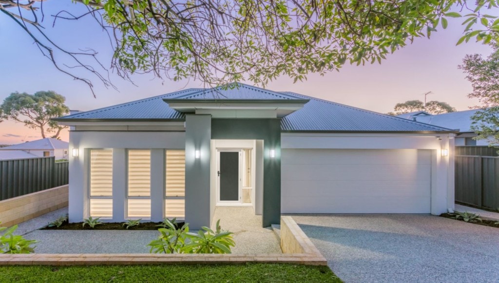 12. BEIGE ScreenguardHingedDoor House2 NewBackground FULL PIC1 1